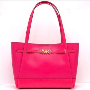 MICHAEL KORS
Reed Large Logo Belted Shoulder
Tote Bag
Electric Pink